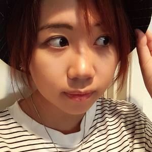 Meet your Posher, Adria